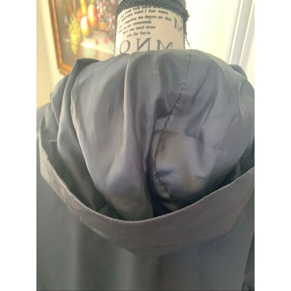 Lands’ End Waterproof Hooded Rain Jacket - Picture 3 of 12